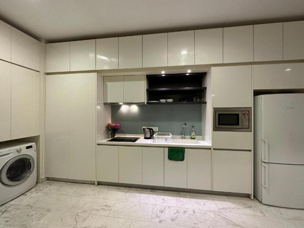 At Platinum Klcc Apartment *